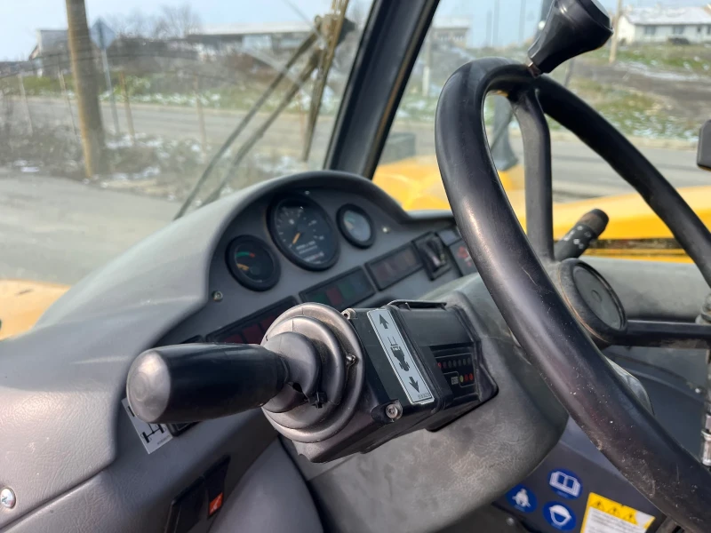 Телескопичен товарач New Holland LM430, снимка 6 - Селскостопанска техника - 53262991