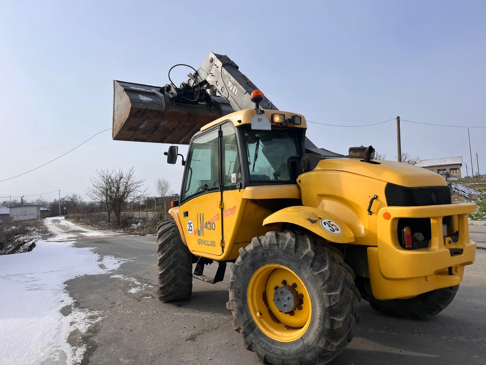 Телескопичен товарач New Holland LM430 - изображение 4