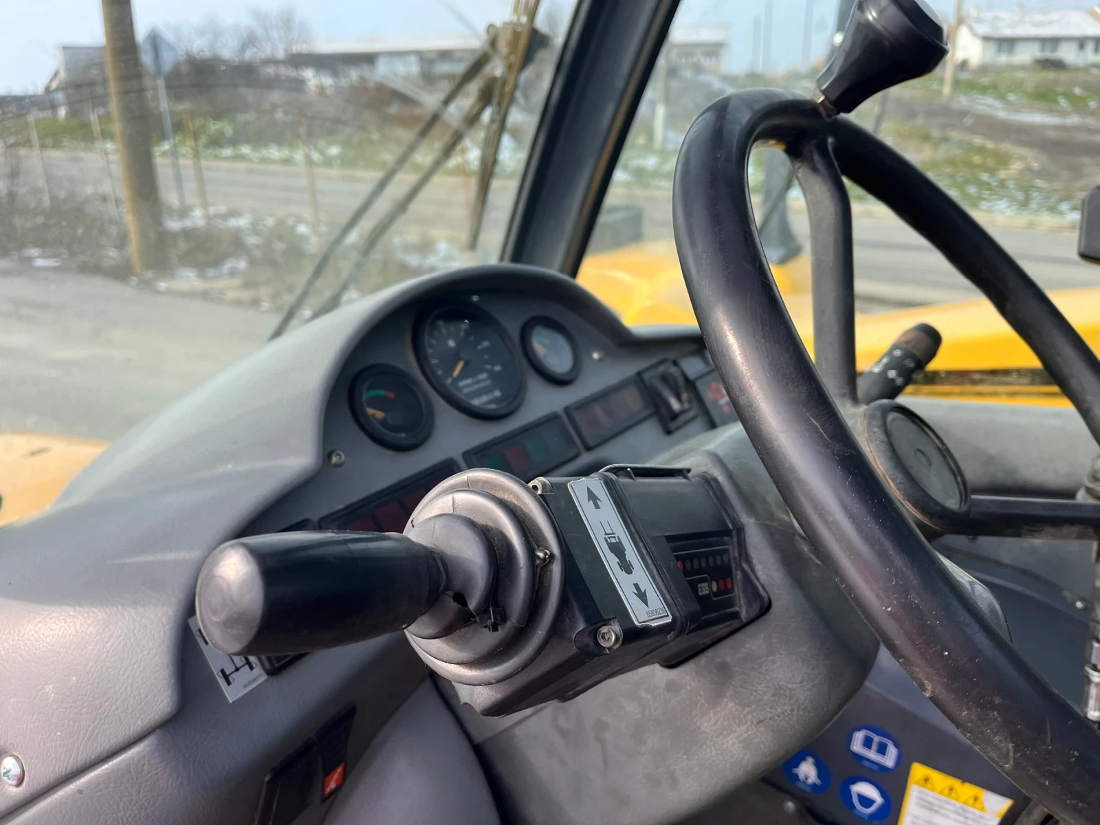 Телескопичен товарач New Holland LM430 - изображение 6