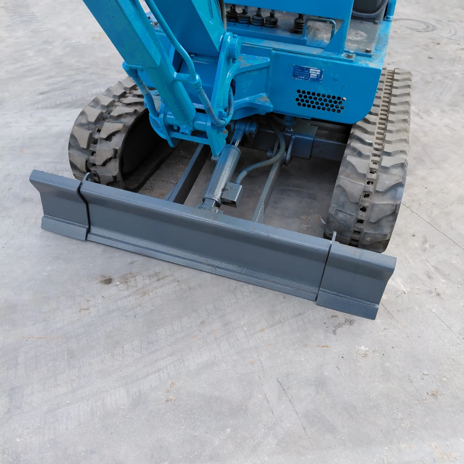 ����� Takeuchi TB015 * �������� * ���������� ������ *  | Mobile.bg � ����������� 9