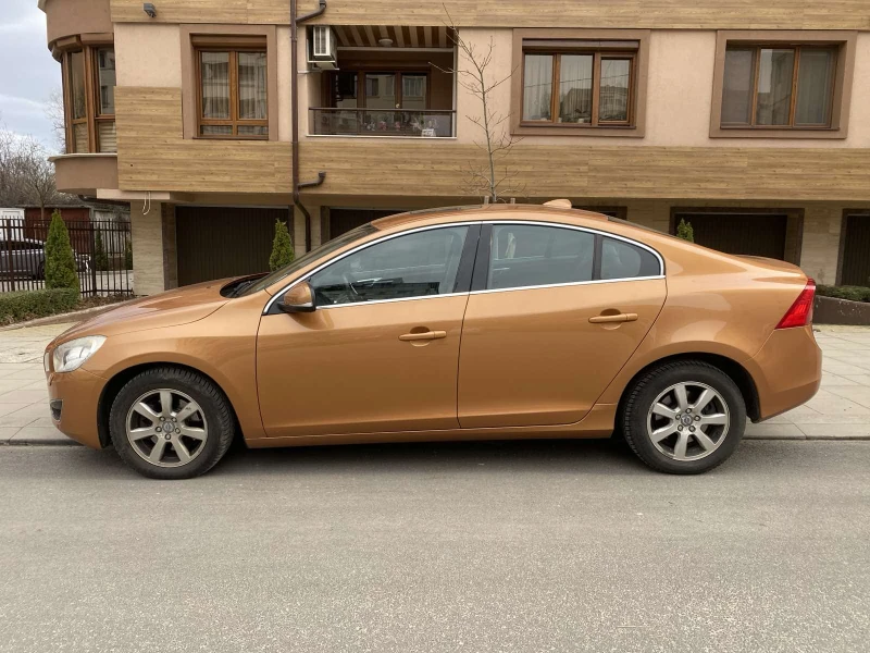 Volvo S60 D5 ОТЛИЧЕН АВТОМАТ D5, снимка 5 - Автомобили и джипове - 49530916