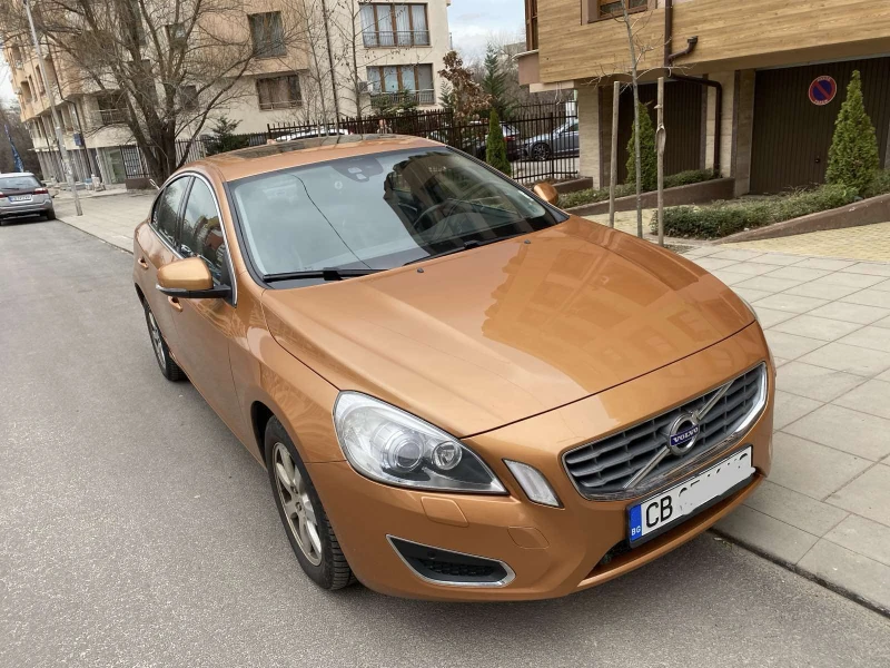 Volvo S60 D5 ОТЛИЧЕН АВТОМАТ D5, снимка 3 - Автомобили и джипове - 49530916