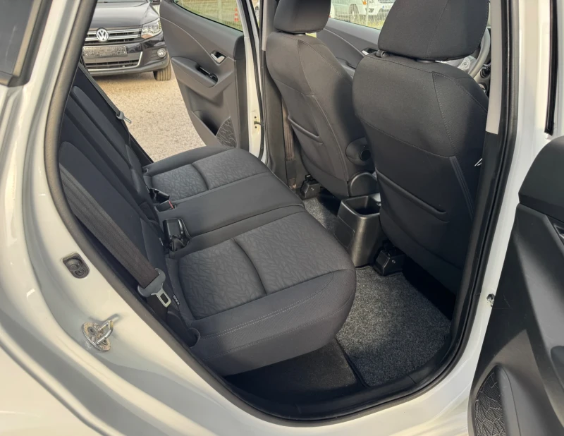 Hyundai Ix20 1.6i BlueDrive, снимка 12 - Автомобили и джипове - 51670196