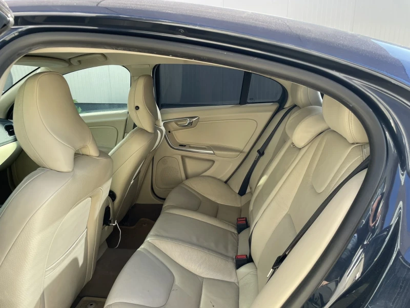 Volvo S60 2.4* BiTurbo* 205к.с* кожа* автомат* BiXenon, снимка 6 - Автомобили и джипове - 52393618