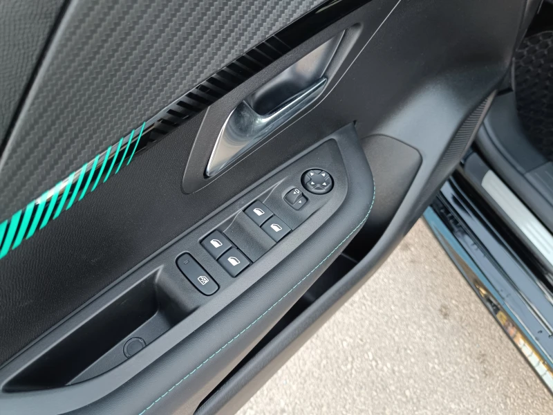 Peugeot 208 1.2 PureTech | GT-Line, снимка 8 - Автомобили и джипове - 51950670