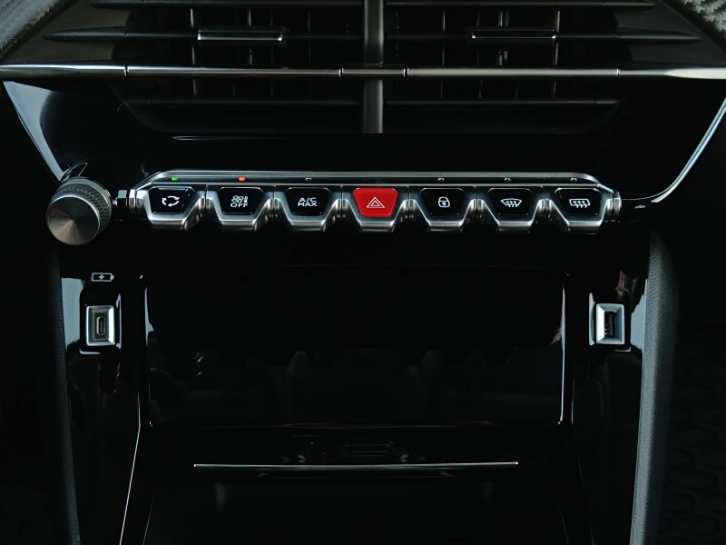 Peugeot 208 1.2 PureTech | GT-Line, снимка 10 - Автомобили и джипове - 51950670