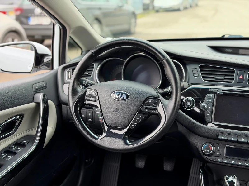 Kia Ceed 1.6 Premium Кожа Нави 118хил Км Сервизна История, снимка 13 - Автомобили и джипове - 52297405