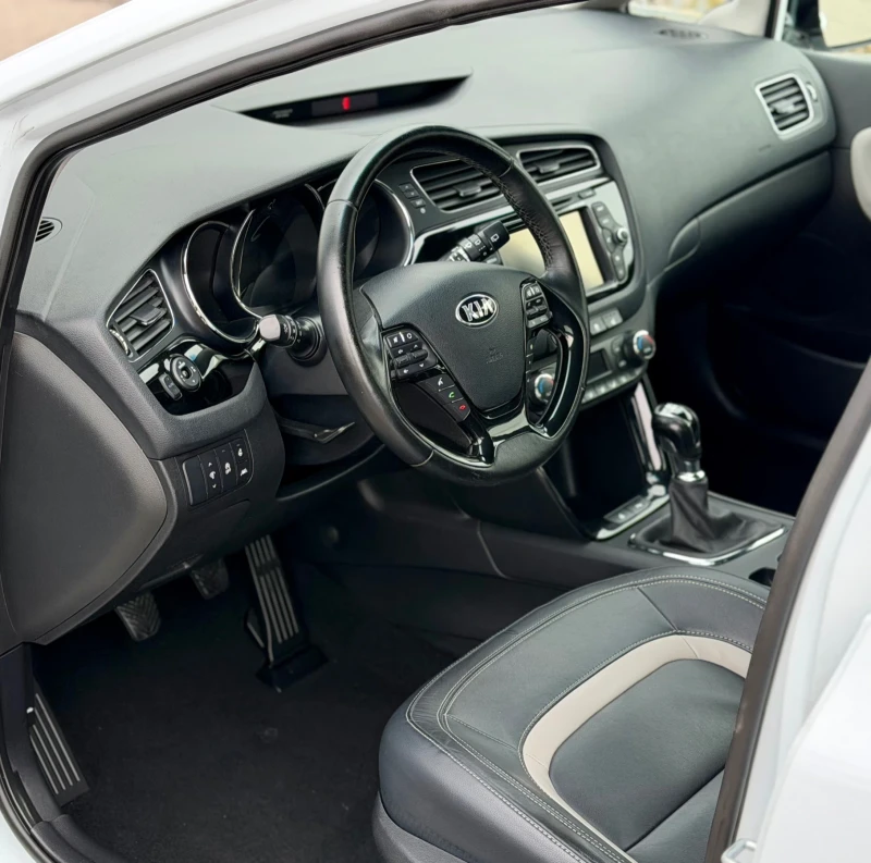 Kia Ceed 1.6 Premium Кожа Нави 118хил Км Сервизна История, снимка 7 - Автомобили и джипове - 52297405