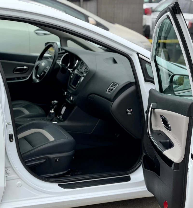 Kia Ceed 1.6 Premium Кожа Нави 118хил Км Сервизна История, снимка 8 - Автомобили и джипове - 52297405