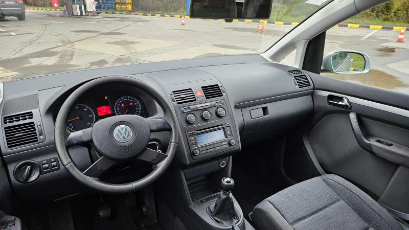 VW Touran 1.9 Tdi 6skorost/Klimatronik, снимка 9 - Автомобили и джипове - 52346084
