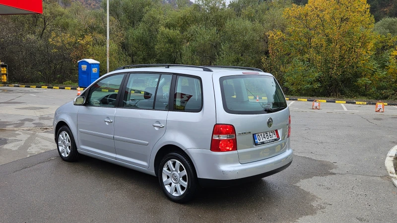 VW Touran 1.9 Tdi 6skorost/Klimatronik, снимка 4 - Автомобили и джипове - 52346084