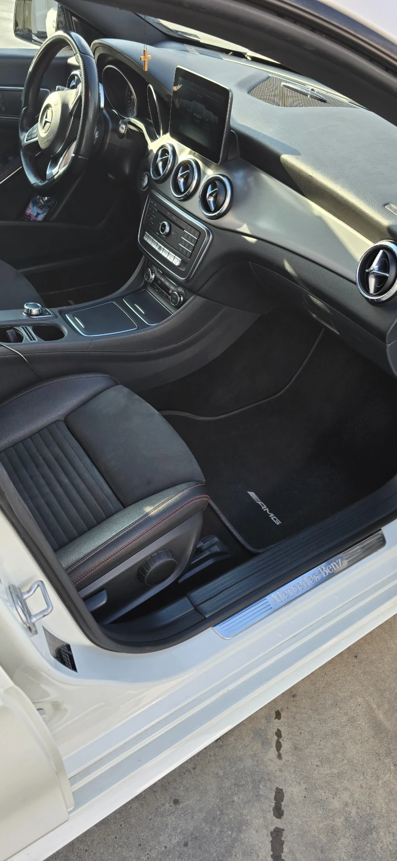 Mercedes-Benz CLA 200, снимка 9 - Автомобили и джипове - 52695454