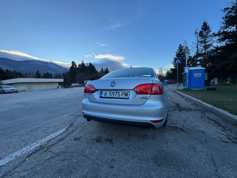 VW Jetta, снимка 4 - Автомобили и джипове - 52957873