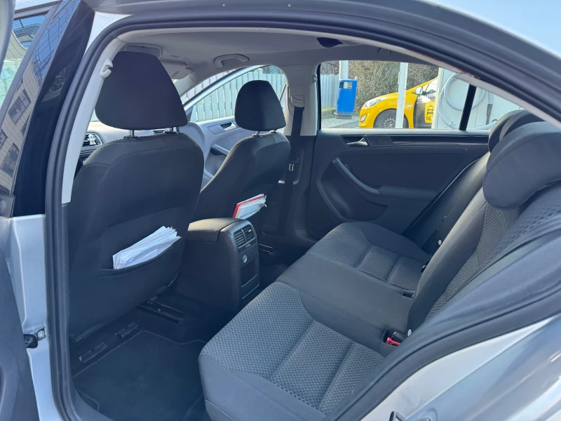 VW Jetta, снимка 9 - Автомобили и джипове - 52957873