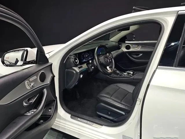 Mercedes-Benz E 350  Задно  - изображение 9