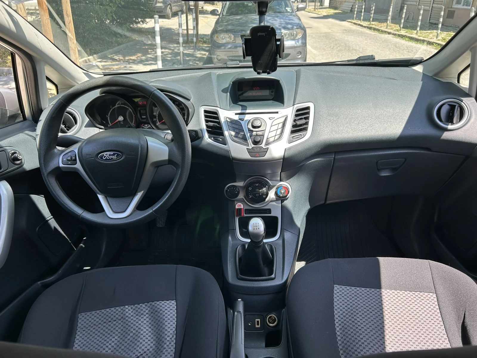 Ford Fiesta 1.6 TDCi - изображение 10