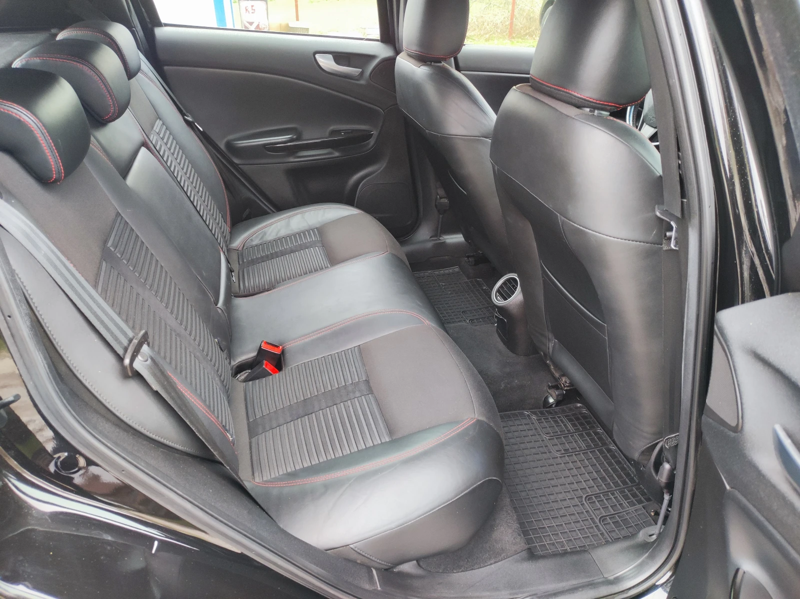 Alfa Romeo Giulietta 1.4T 120�.�. euro5 174000km Quadrivoglio Design | Mobile.bg � ����������� 10