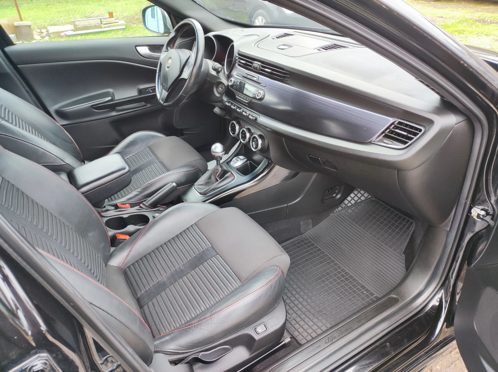 Alfa Romeo Giulietta 1.4T 120�.�. euro5 174000km Quadrivoglio Design | Mobile.bg � ����������� 9