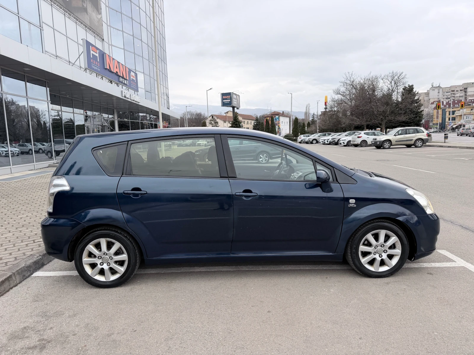 Toyota Corolla verso 7-МЕСТА!, снимка 3 - Автомобили и джипове - 53389806