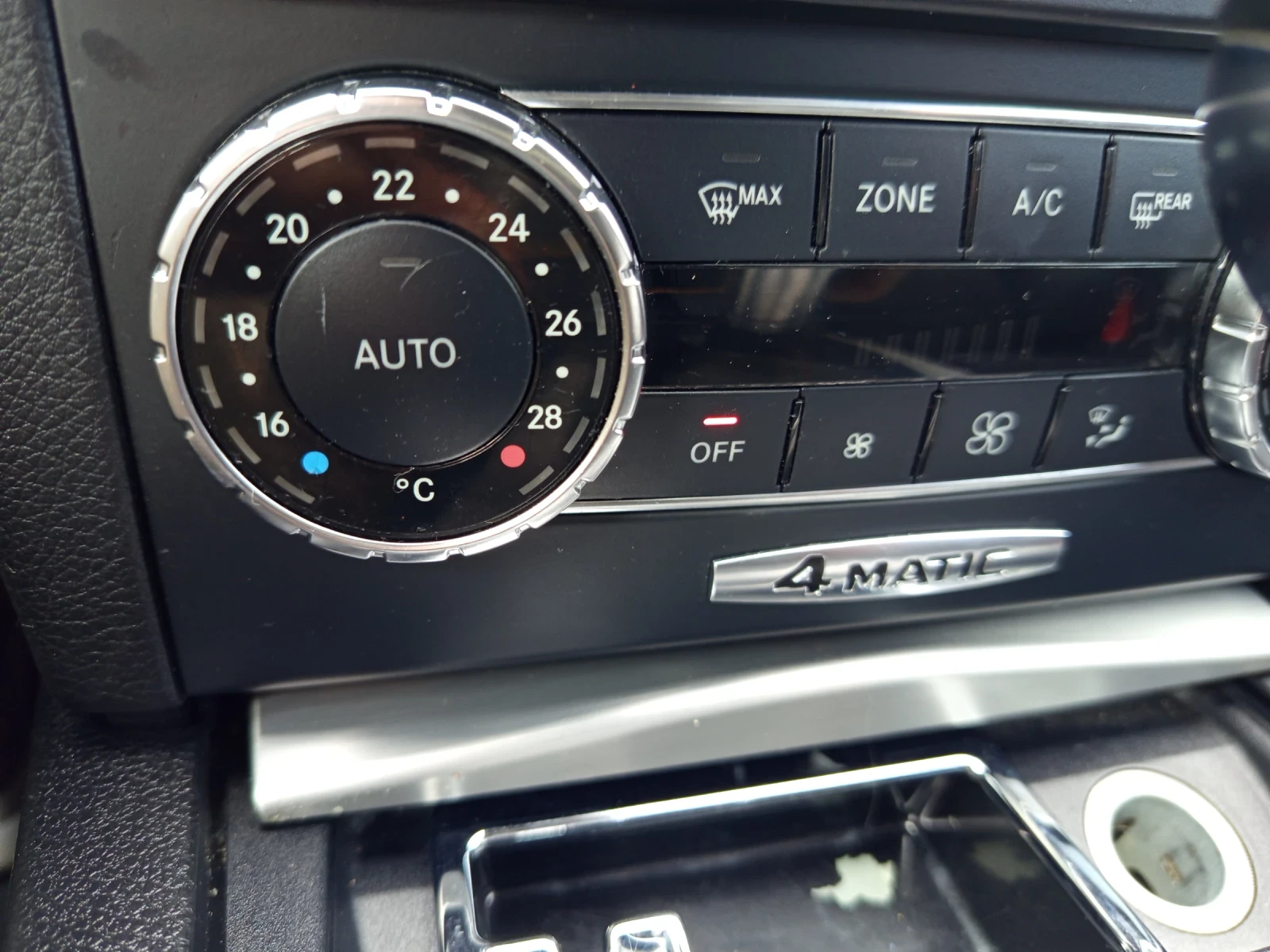 Mercedes-Benz C 300 AMG 300cdi Facelift AMG Paket..., снимка 4 - Автомобили и джипове - 54091917