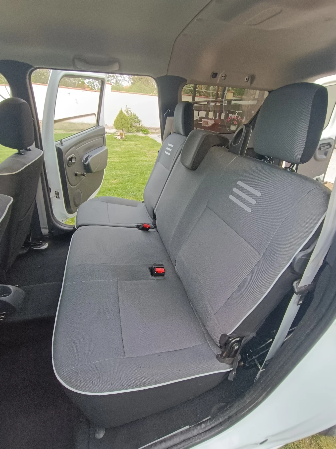 Dacia Logan, снимка 4 - Автомобили и джипове - 54242233