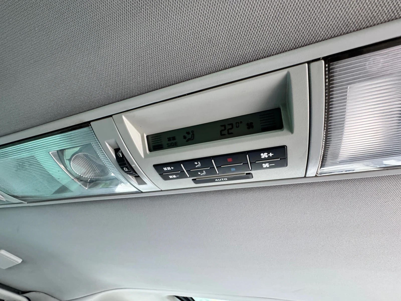 VW Multivan 2.5TDI АВТОМАТ HIGHLINE, снимка 16 - Автомобили и джипове - 54383626