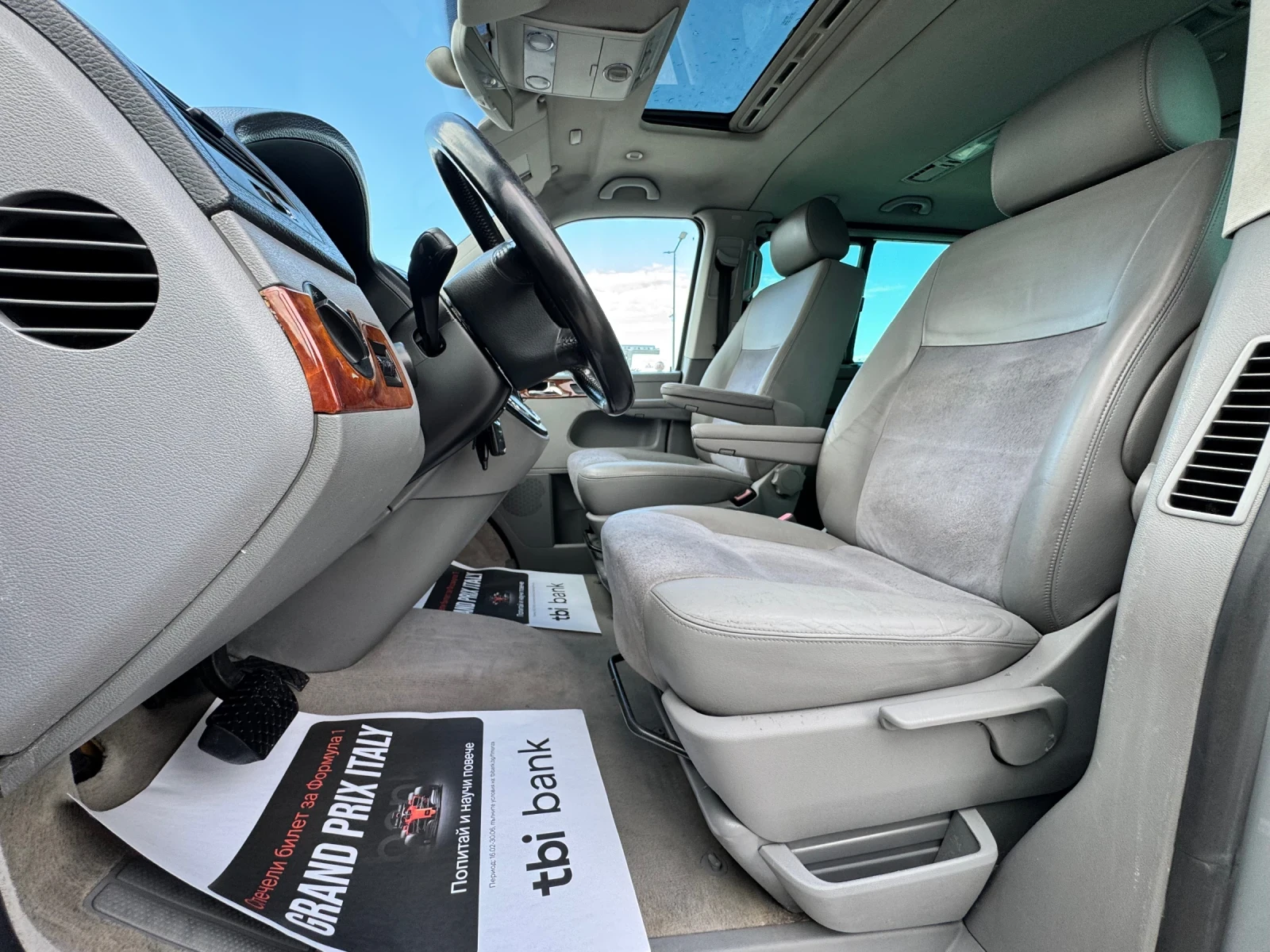 VW Multivan 2.5TDI АВТОМАТ HIGHLINE, снимка 8 - Автомобили и джипове - 54383626