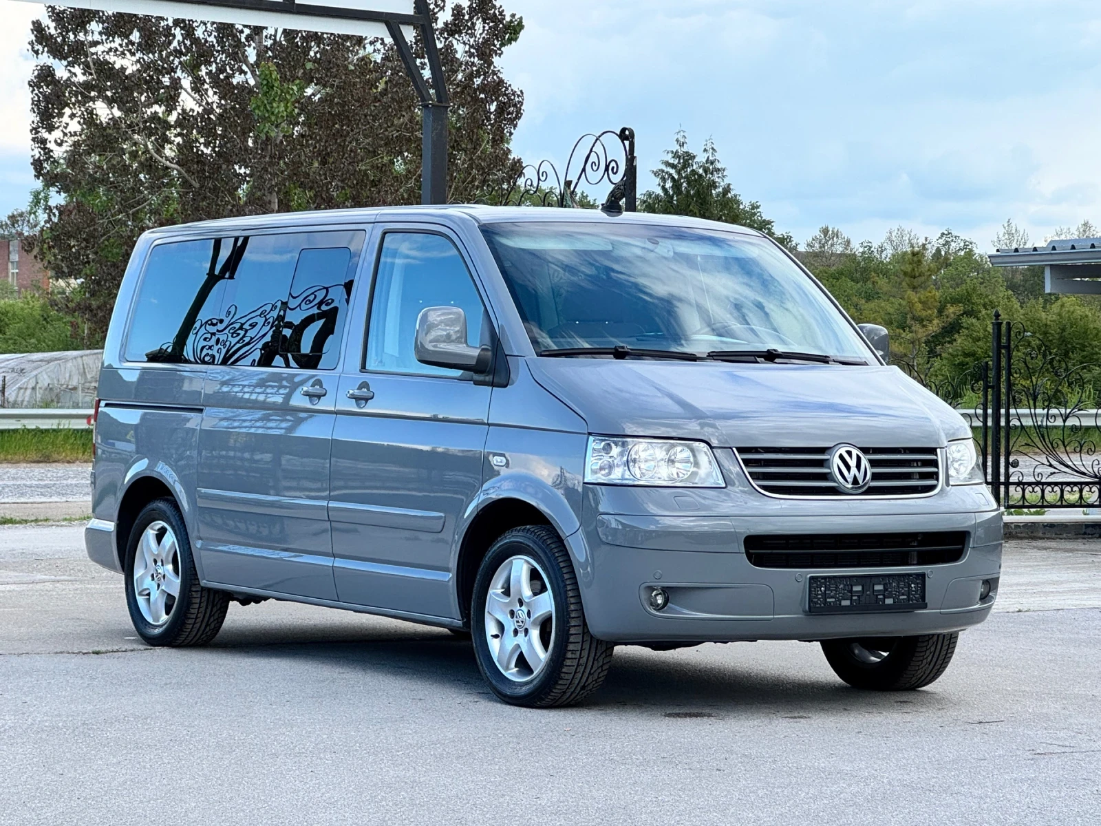 VW Multivan 2.5TDI АВТОМАТ HIGHLINE, снимка 6 - Автомобили и джипове - 54383626