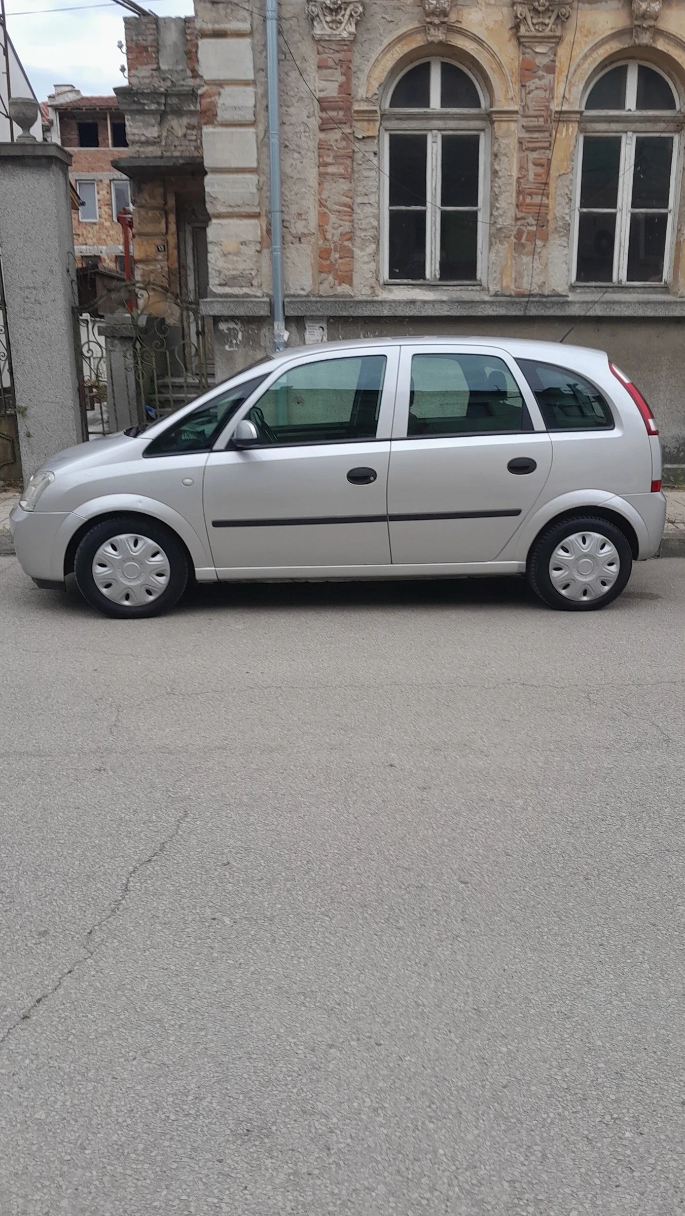 Opel Meriva, снимка 4 - Автомобили и джипове - 54642332