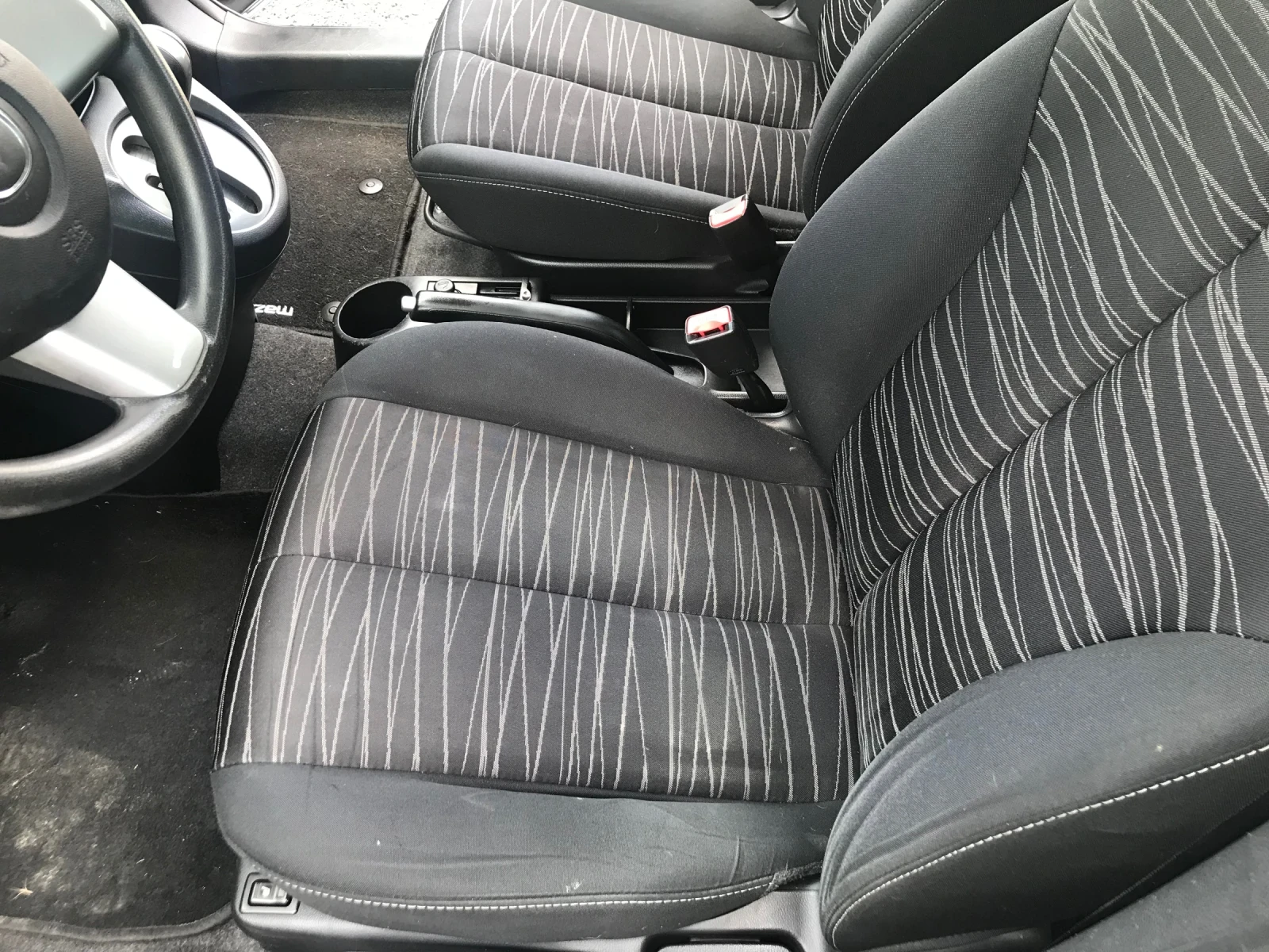 Mazda 2 1.5I AVTOMAT , снимка 13 - Автомобили и джипове - 55070918