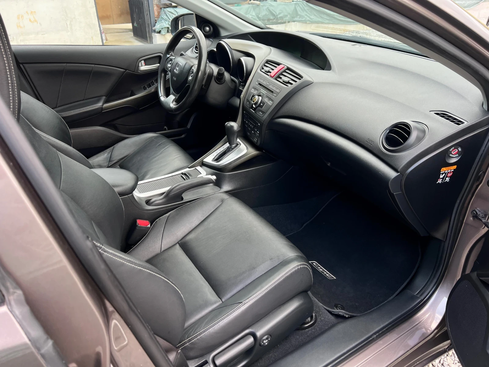 Honda Civic 1.8i Executive ШВЕЙЦАРИЯ, снимка 8 - Автомобили и джипове - 55388854