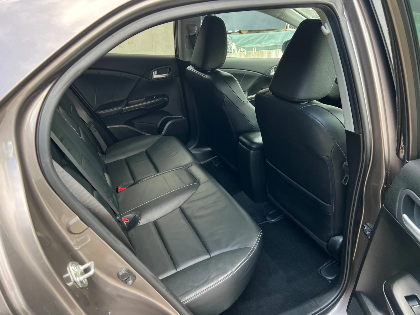 Honda Civic 1.8i Executive ШВЕЙЦАРИЯ, снимка 7 - Автомобили и джипове - 55388854
