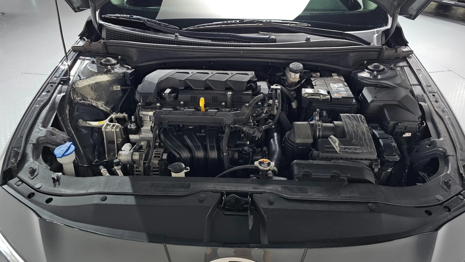 Hyundai Elantra 1.6 Modern, снимка 6 - Автомобили и джипове - 56325614