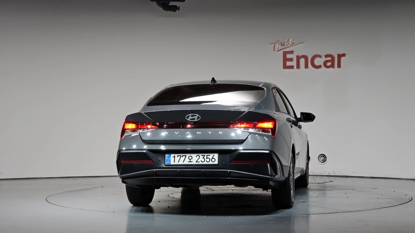 Hyundai Elantra 1.6 Modern, снимка 4 - Автомобили и джипове - 56325614