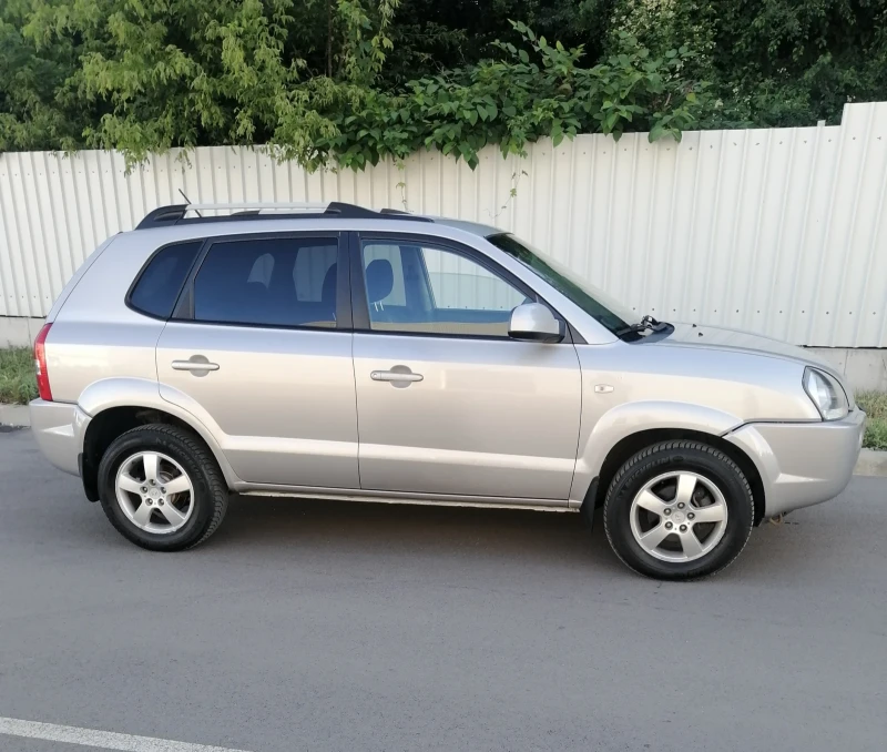 Hyundai Tucson 2.0 CRDi, снимка 4 - Автомобили и джипове - 51337551