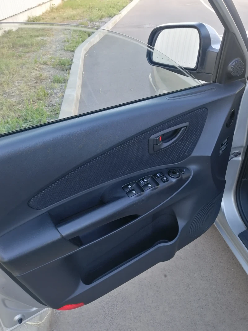 Hyundai Tucson 2.0 CRDi, снимка 8 - Автомобили и джипове - 51337551