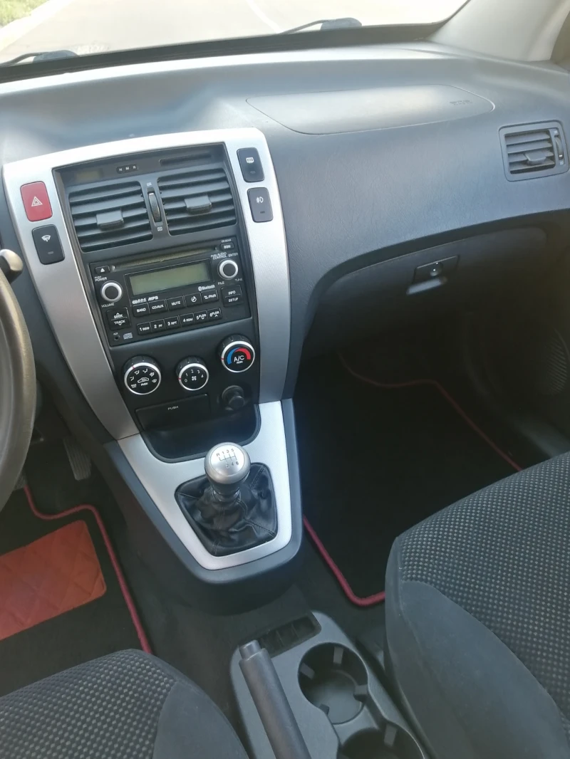 Hyundai Tucson 2.0 CRDi, снимка 10 - Автомобили и джипове - 51337551