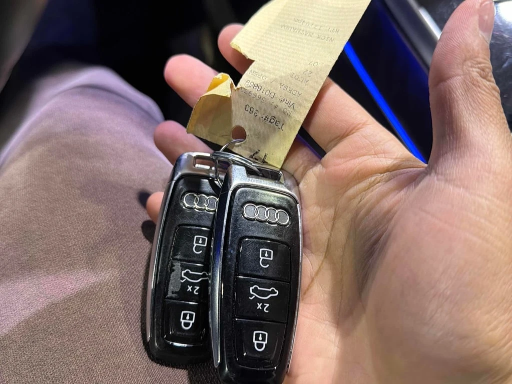 Audi Q7 S-LINE / ОБДУХДВАНЕ / BLACK OPTICS / * CARFAX *  - изображение 10