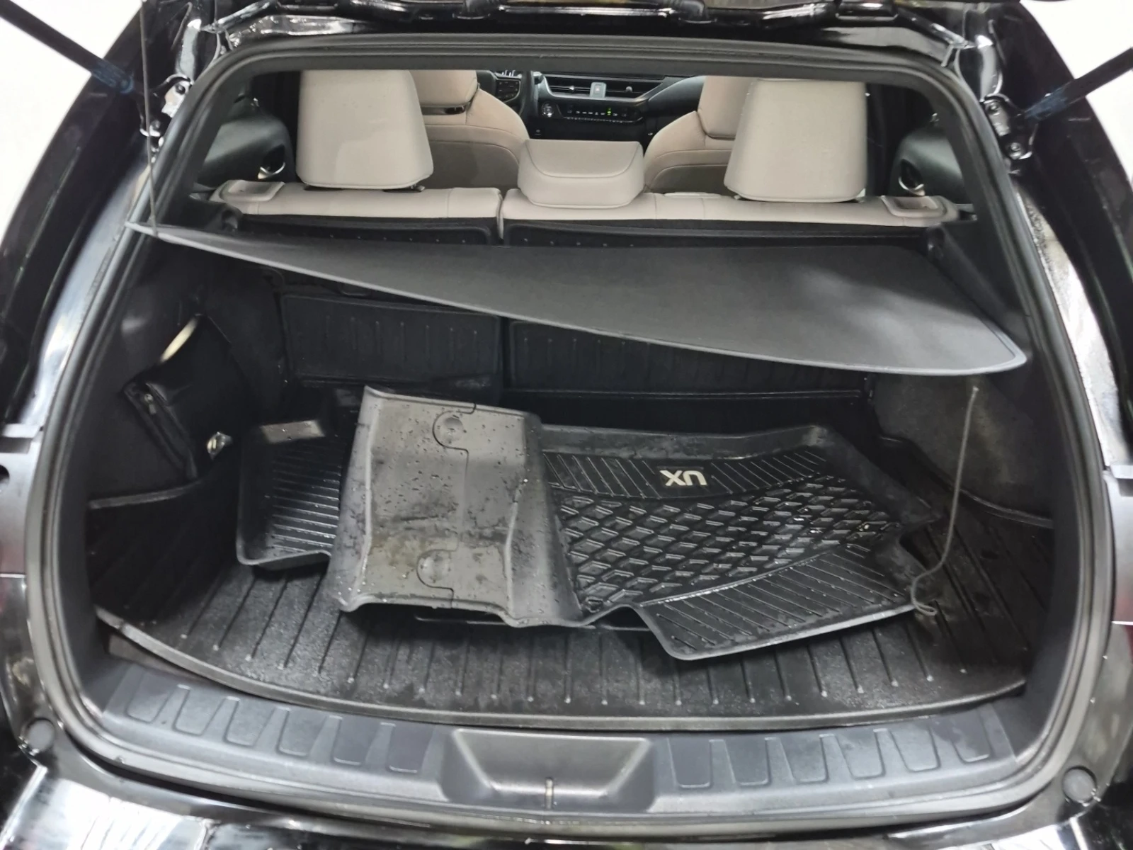 Lexus UX 300h F SPORT * NAVI * LED * BLIND SPOT * CARFAX * , снимка 12 - Автомобили и джипове - 54992076