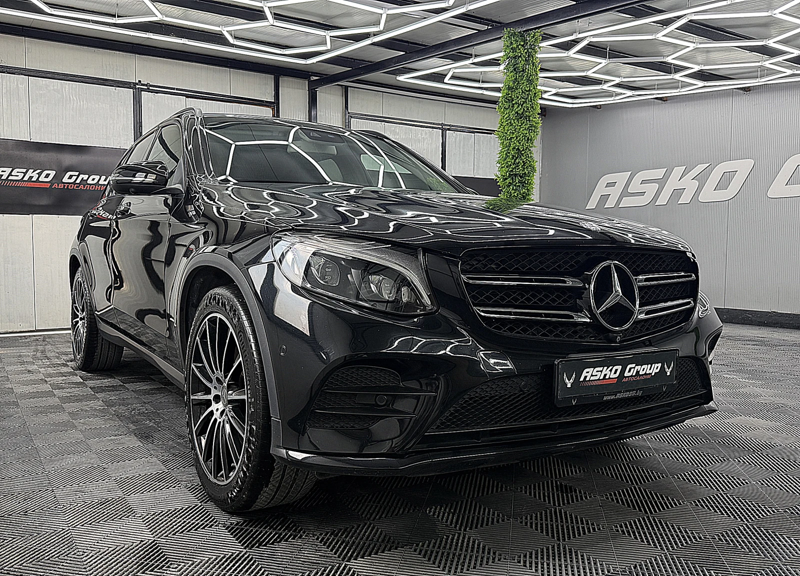 Mercedes-Benz GLC 250 360-K/PANORAMA/AMG/Keyless/СОБСТВЕН ЛИЗИНГ, снимка 3 - Автомобили и джипове - 55834518
