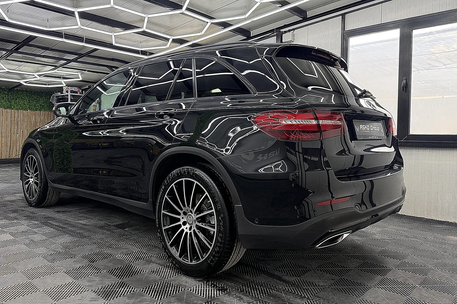 Mercedes-Benz GLC 250 360-K/PANORAMA/AMG/Keyless/СОБСТВЕН ЛИЗИНГ, снимка 4 - Автомобили и джипове - 55834518