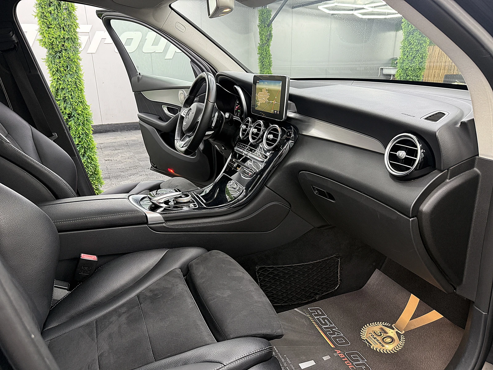 Mercedes-Benz GLC 250 360-K/PANORAMA/AMG/Keyless/СОБСТВЕН ЛИЗИНГ, снимка 11 - Автомобили и джипове - 55834518