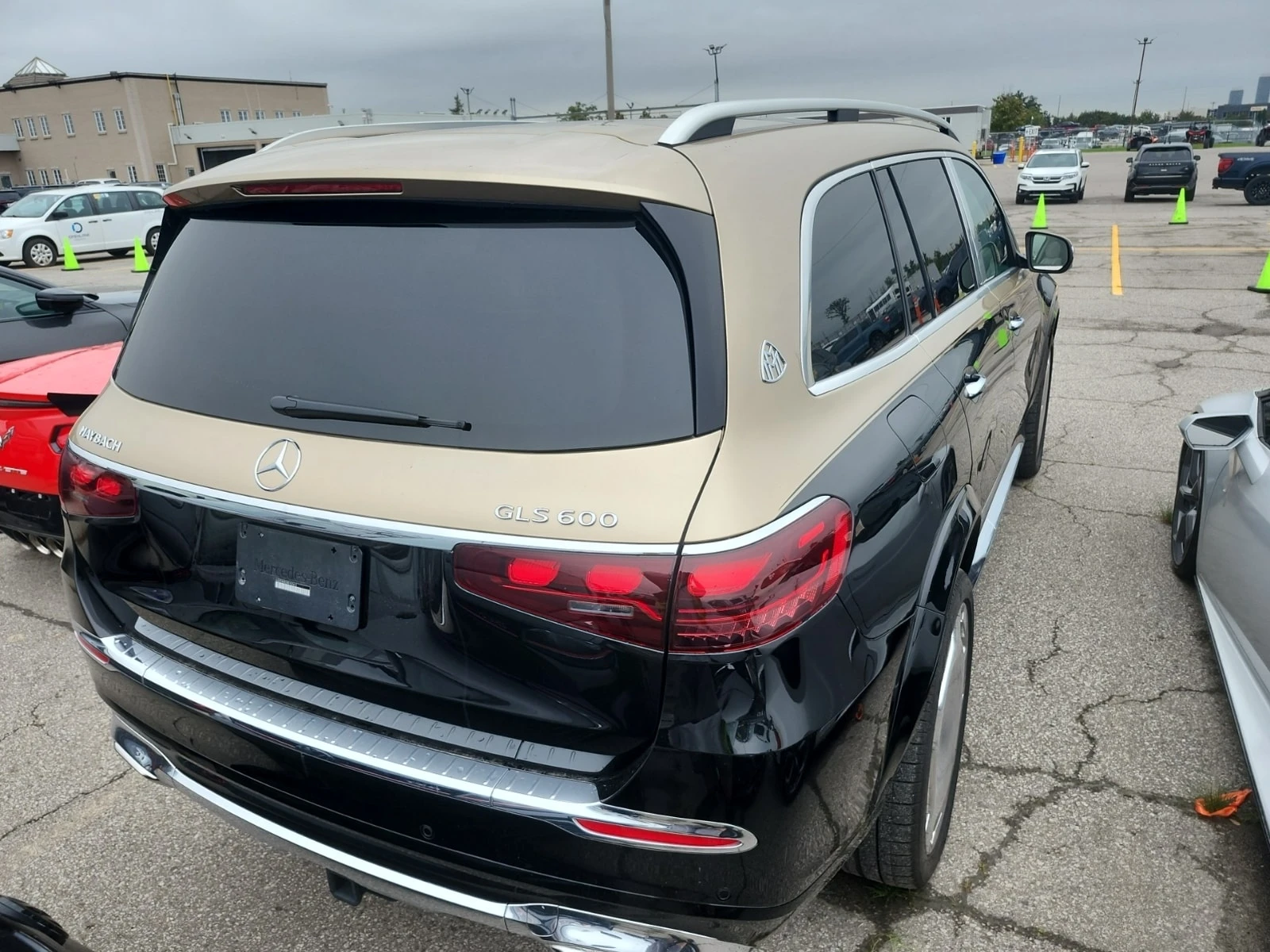 Mercedes-Benz GLS 600 * MAYBACH 600 * ПЕРФЕКТНО ОБСЛУЖЕН , снимка 3 - Автомобили и джипове - 56076268