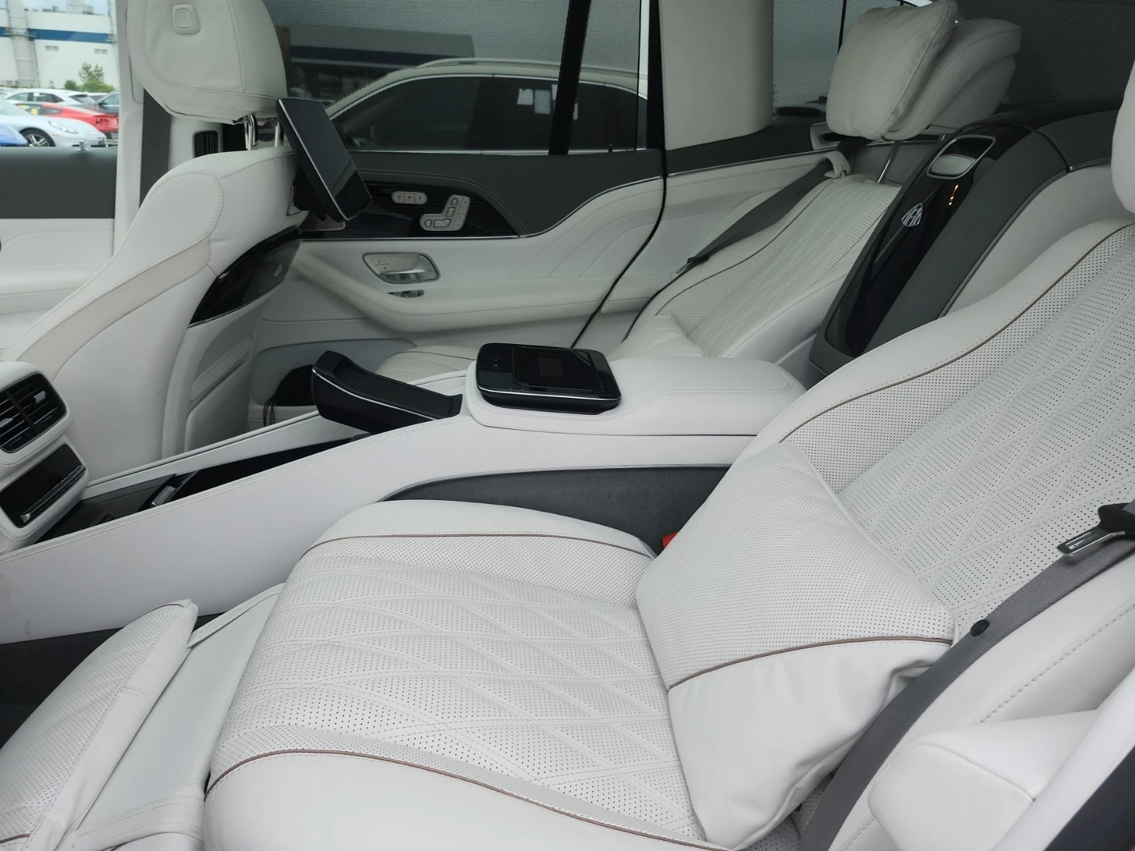 Mercedes-Benz GLS 600 * MAYBACH 600 * ПЕРФЕКТНО ОБСЛУЖЕН , снимка 12 - Автомобили и джипове - 56076268