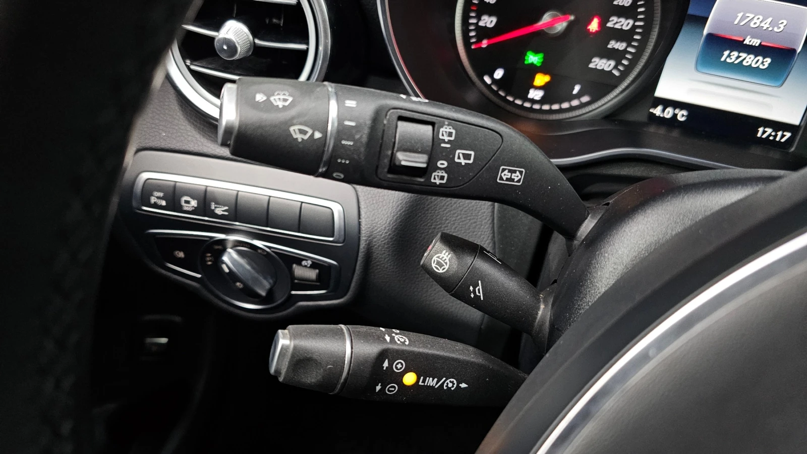 Mercedes-Benz GLC 300 GLC300 4MATIC AMG Line | HUD | 360  | ECS, снимка 14 - Автомобили и джипове - 56213055