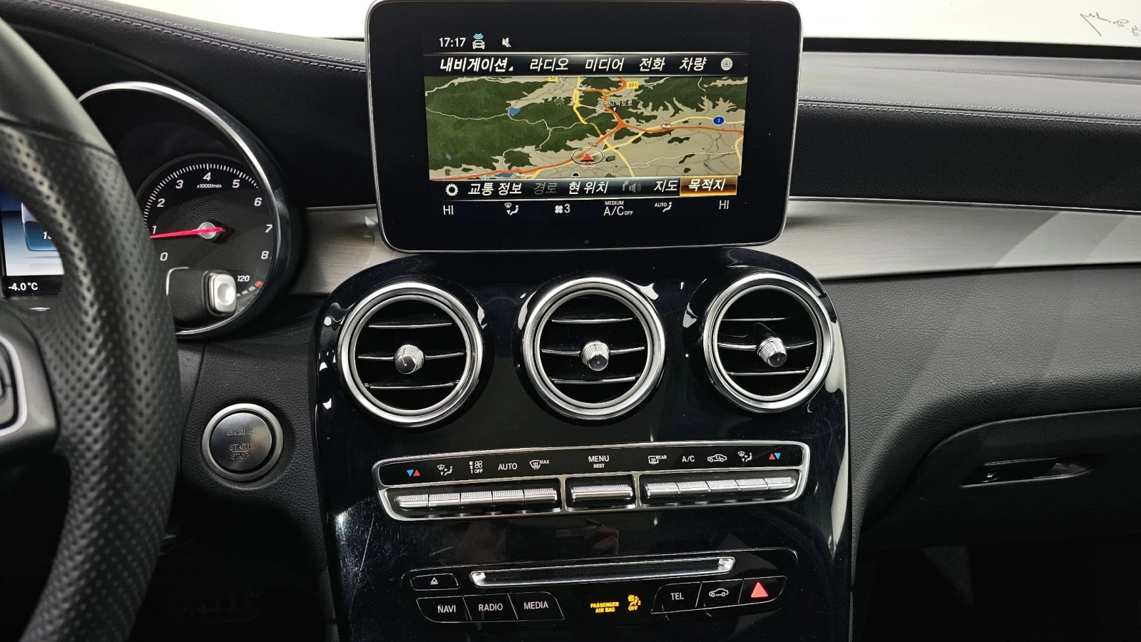 Mercedes-Benz GLC 300 GLC300 4MATIC AMG Line | HUD | 360  | ECS, снимка 15 - Автомобили и джипове - 56213055