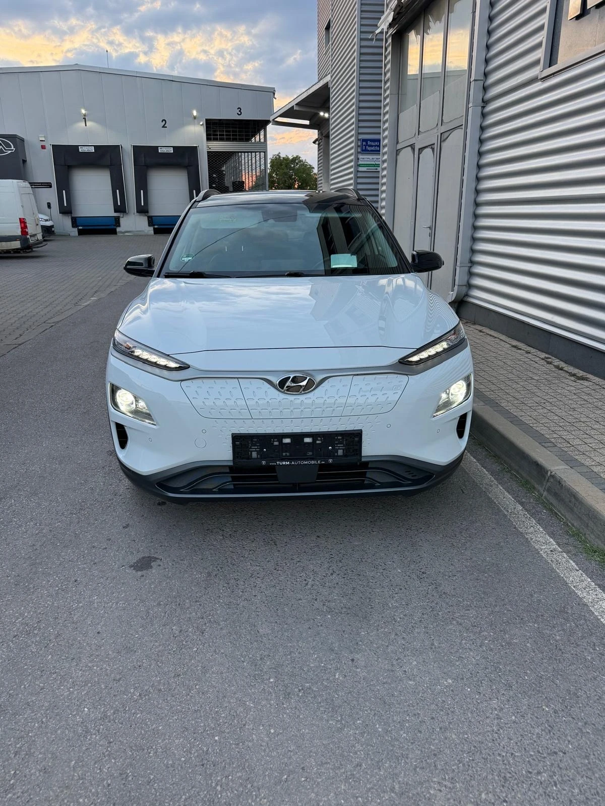 Hyundai Kona Premium+ Head-Up+ Key Less Go+ Car-play+ Кожа, снимка 7 - Автомобили и джипове - 56257761