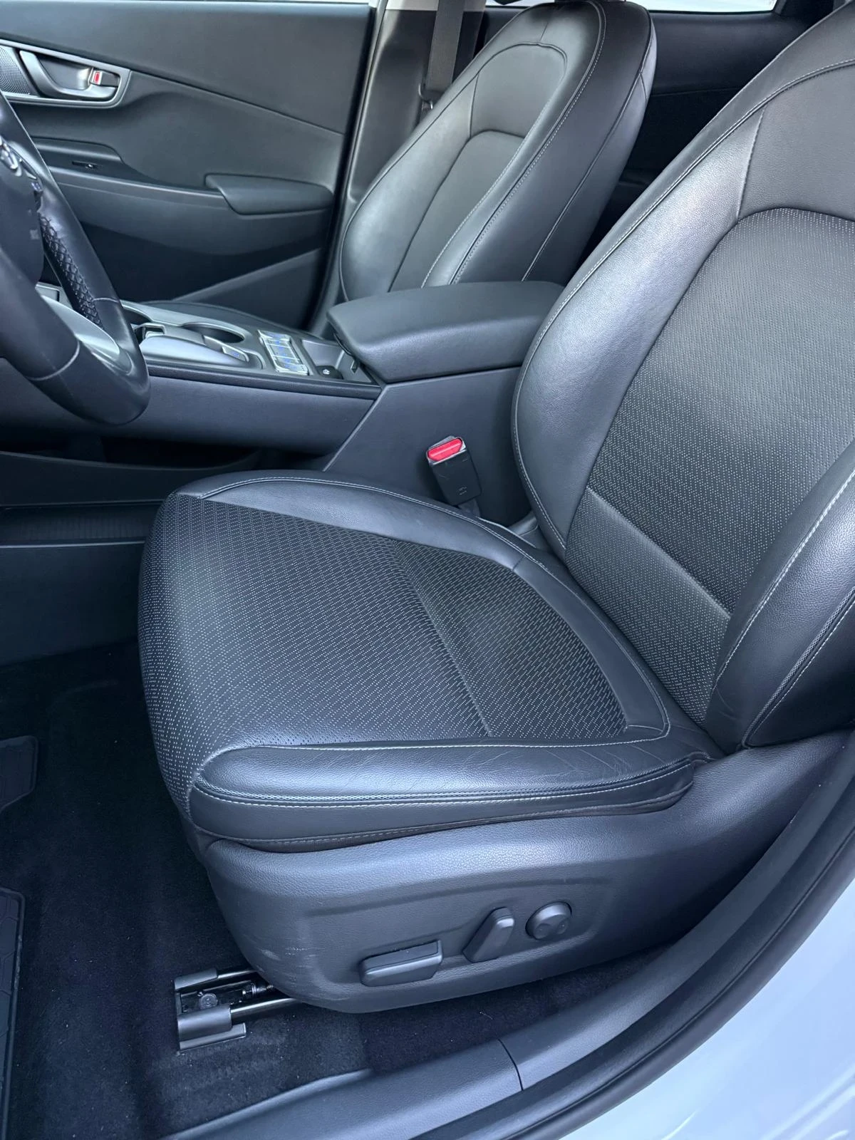 Hyundai Kona Premium+ Head-Up+ Key Less Go+ Car-play+ Кожа, снимка 14 - Автомобили и джипове - 56257761