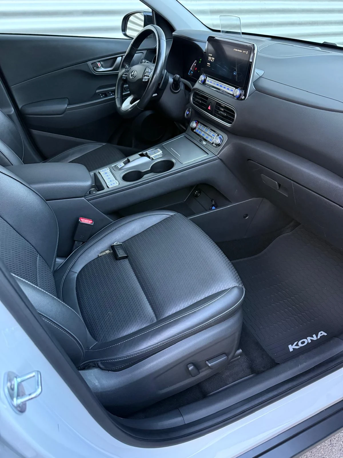 Hyundai Kona Premium+ Head-Up+ Key Less Go+ Car-play+ Кожа, снимка 11 - Автомобили и джипове - 56257761