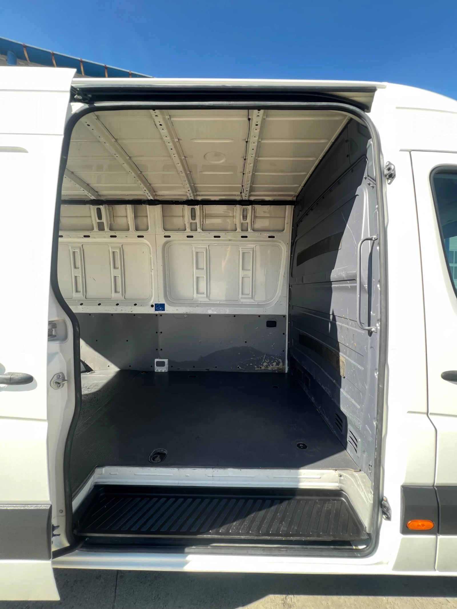 VW Crafter Макси база / 2.5TDI-136к.с / Климатроник - изображение 10